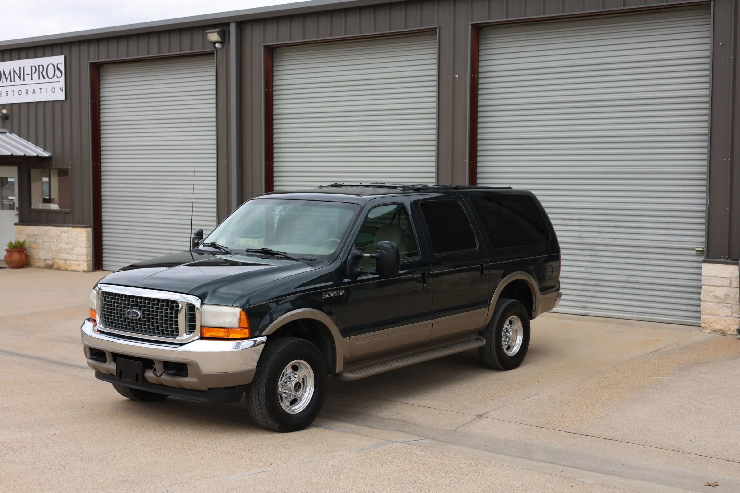 Used 2000 Ford Excursion Limited image 12