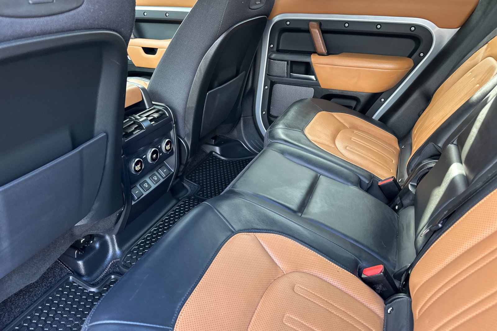 Used 2022 Land Rover Defender 110 X image 12