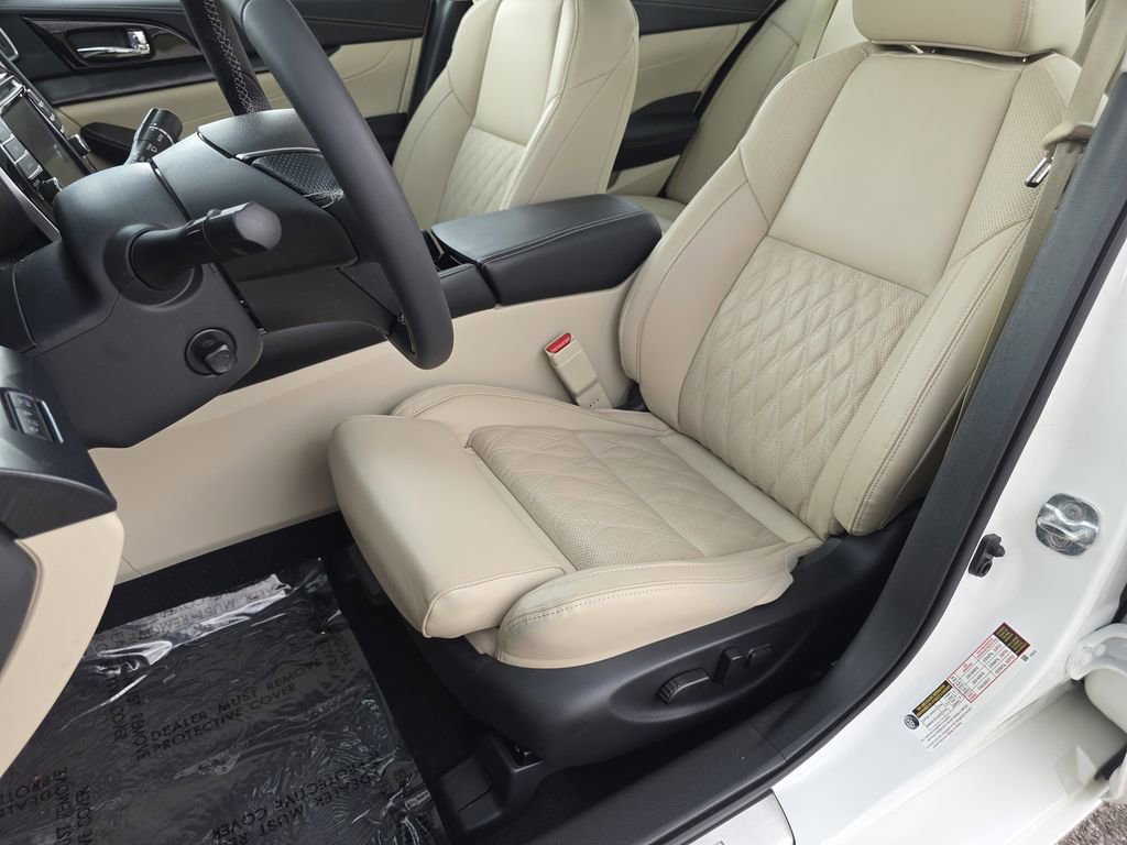 Used 2023 Nissan Maxima Platinum w/ Sport Mat Group FWD image 17