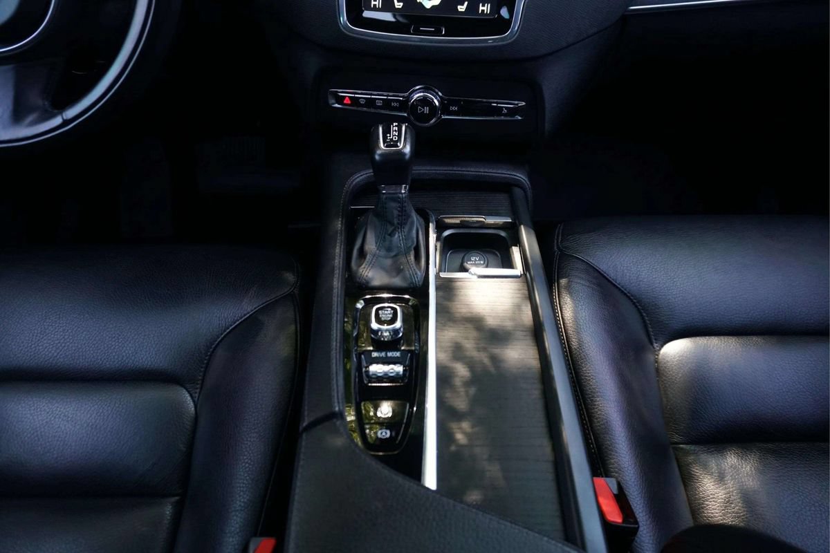 Used 2020 Volvo XC90 T6 Momentum w/ Protection Package Premier AWD/4WD image 25