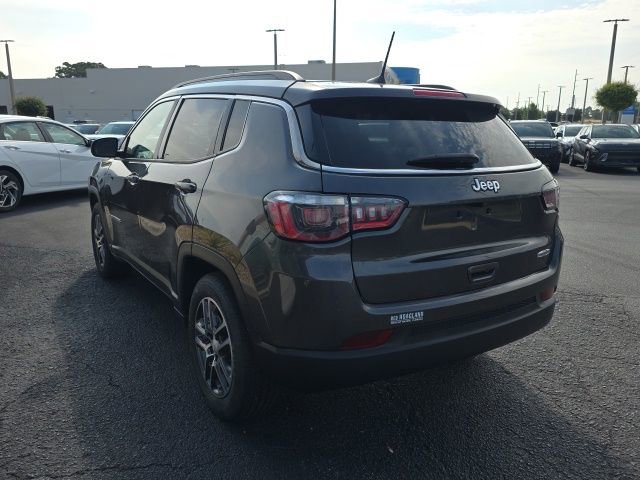 Used 2017 Jeep Compass Latitude w/ Popular Equipment Group FWD image 12