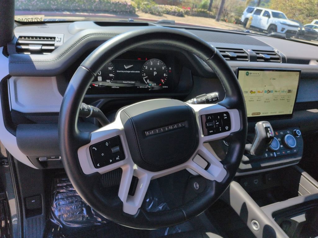 Used 2023 Land Rover Defender 130 SE image 16