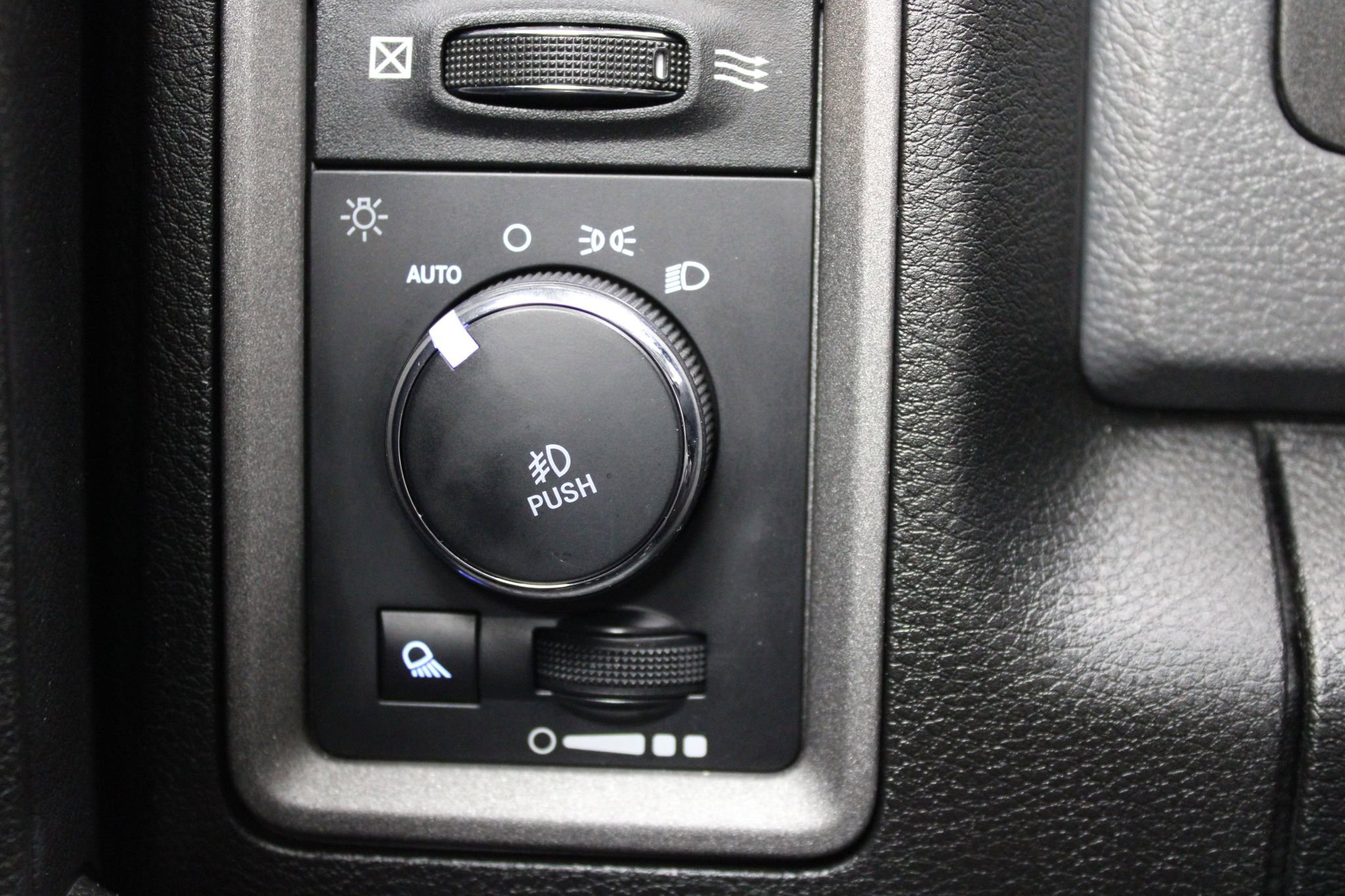 Used 2017 RAM 1500 Express image 31