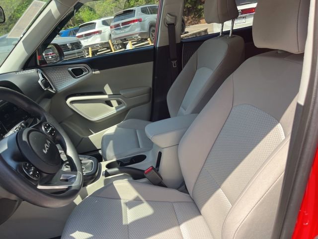 Used 2023 Kia Soul LX w/ LX Technology Package image 8
