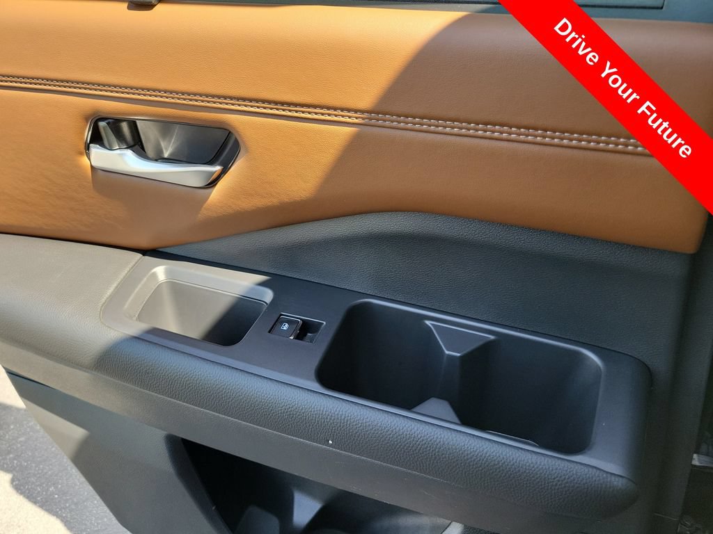 Used 2024 Nissan Pathfinder Platinum w/ Cargo Package FWD image 25