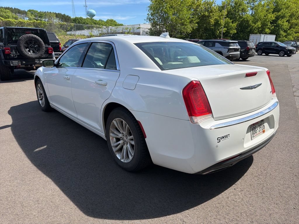 Used 2017 Chrysler 300 Limited w/ 300 Premium Group RWD image 4