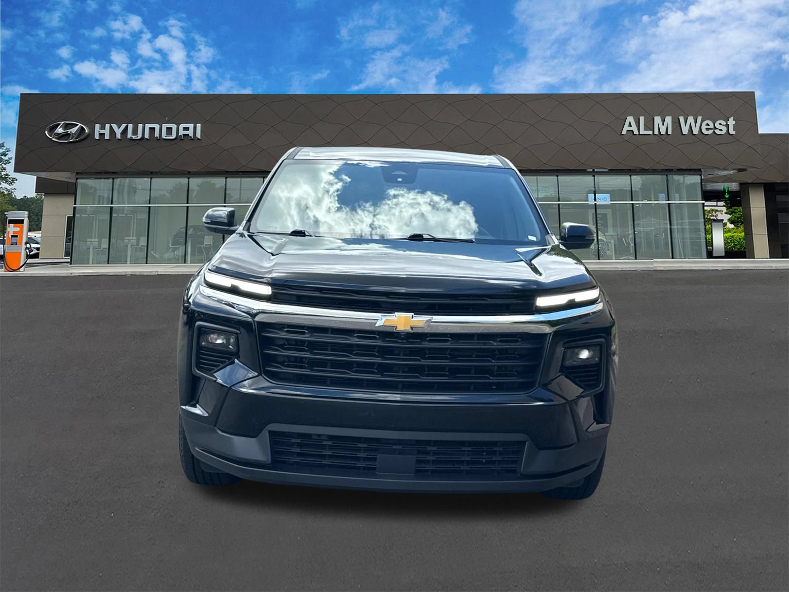 Used 2024 Chevrolet Traverse LS FWD image 2