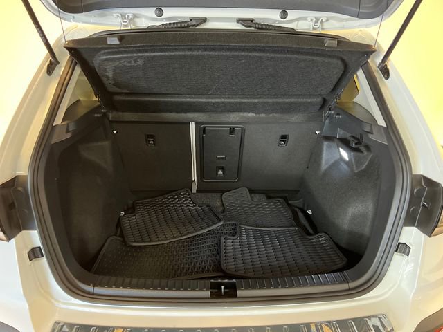 Certified 2025 Volkswagen Taos SE FWD image 5