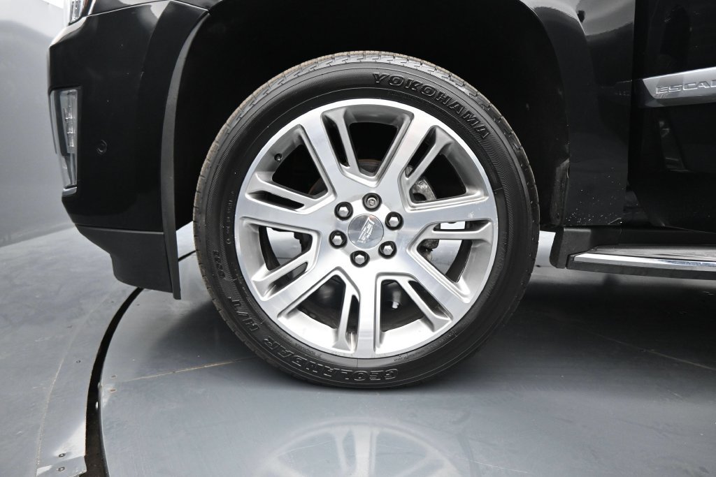 Used 2018 Cadillac Escalade ESV Premium Luxury AWD/4WD image 28