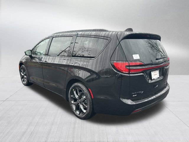 New 2026 Chrysler Pacifica Limited image 7