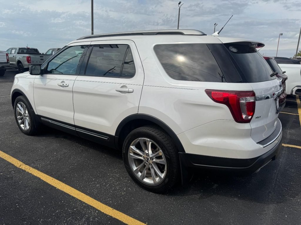Used 2018 Ford Explorer XLT w/ Equipment Group 202A AWD/4WD image 10