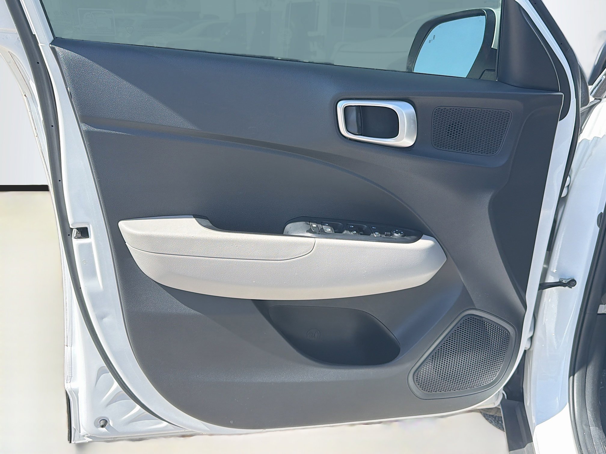 Used 2021 Hyundai Venue SEL image 19