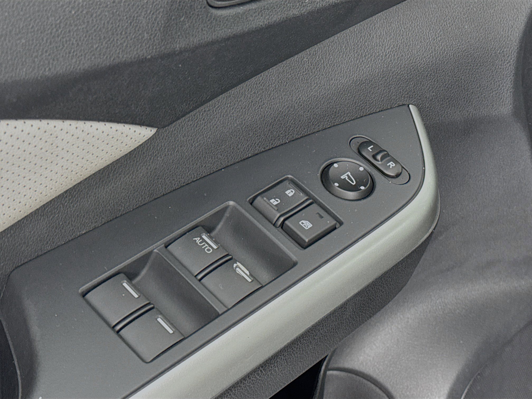 Used 2016 Honda CR-V EX-L image 17