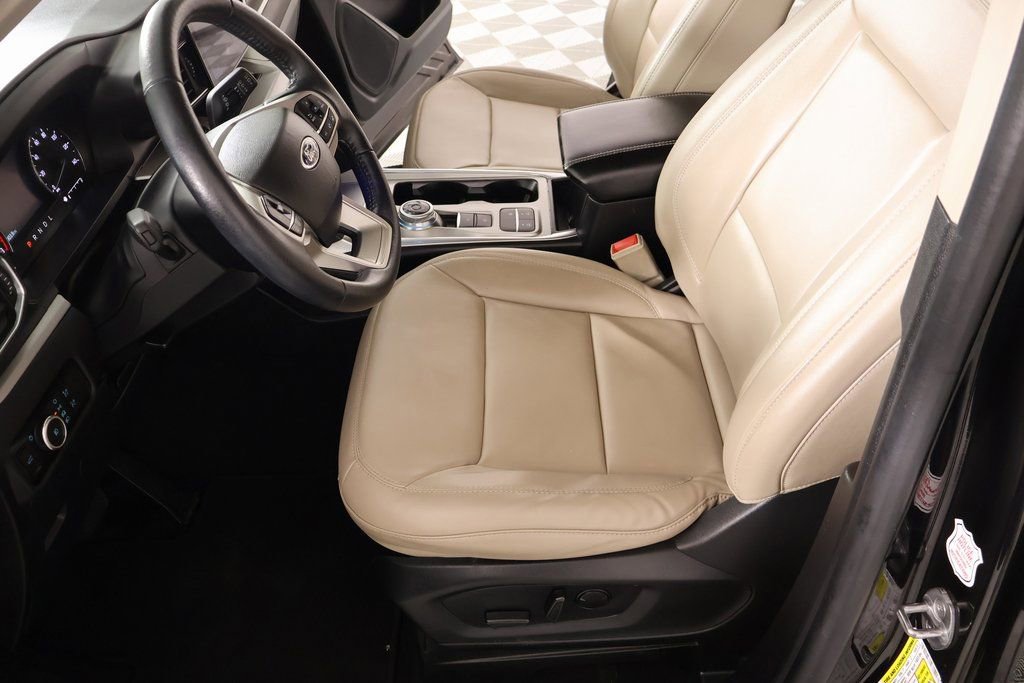 Used 2023 Ford Explorer XLT w/ Equipment Group 202A image 11