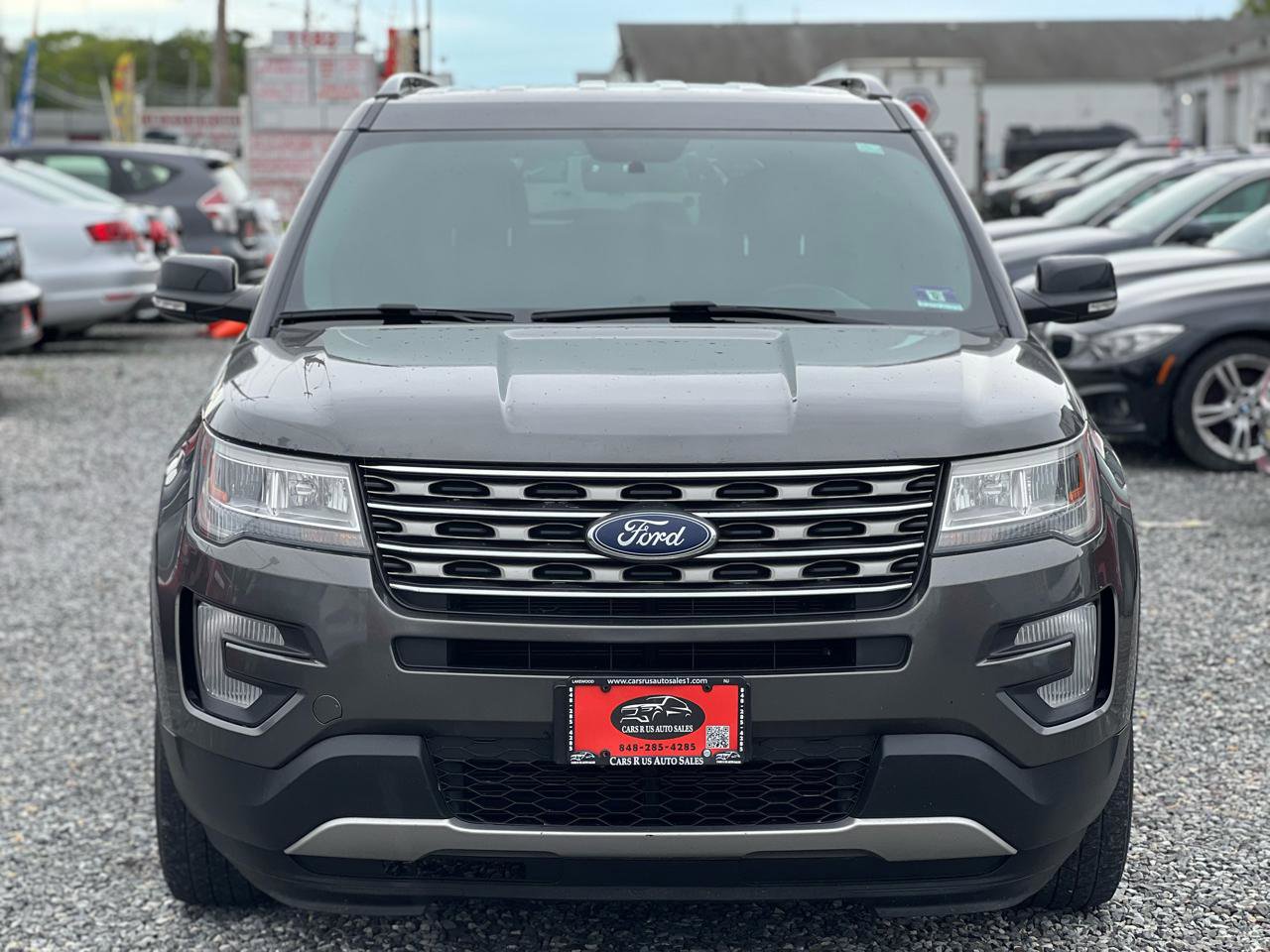 Used 2017 Ford Explorer XLT AWD/4WD image 2