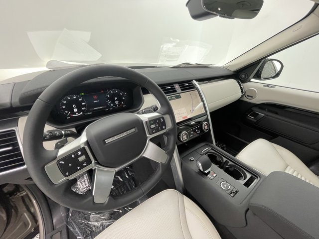 New 2026 Land Rover Discovery S image 15