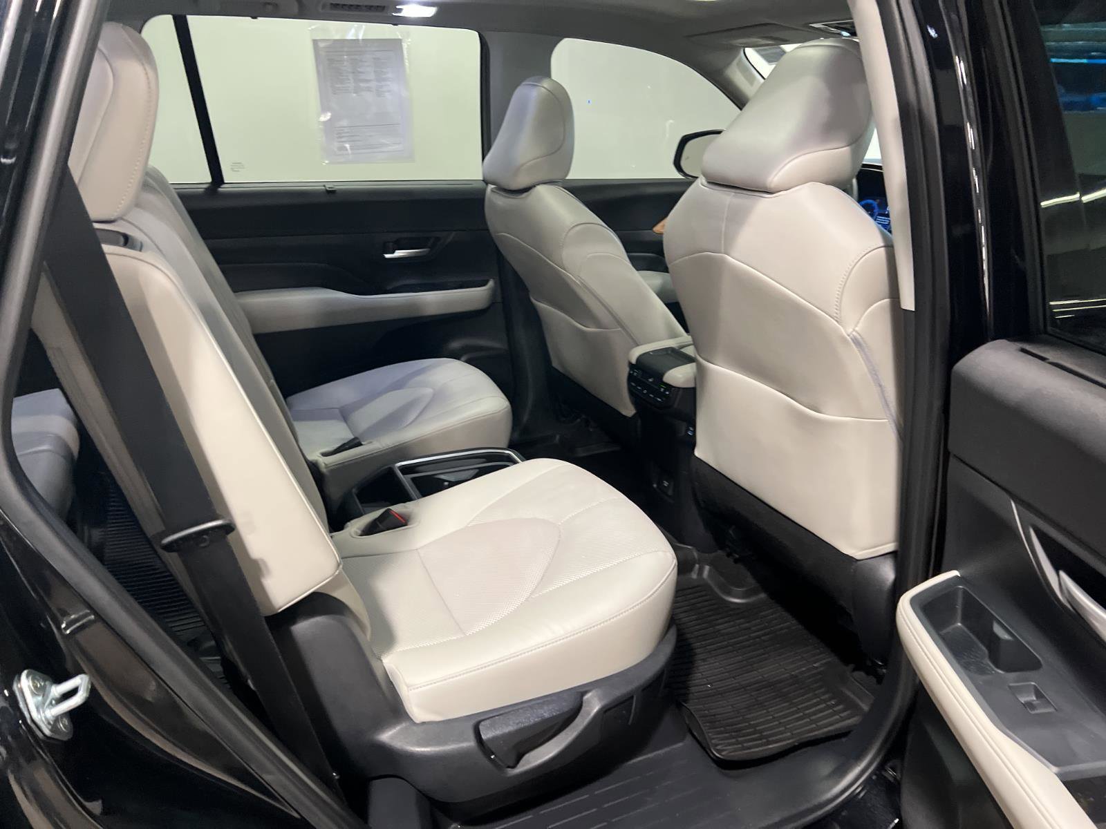 Used 2024 Toyota Grand Highlander AWD image 39