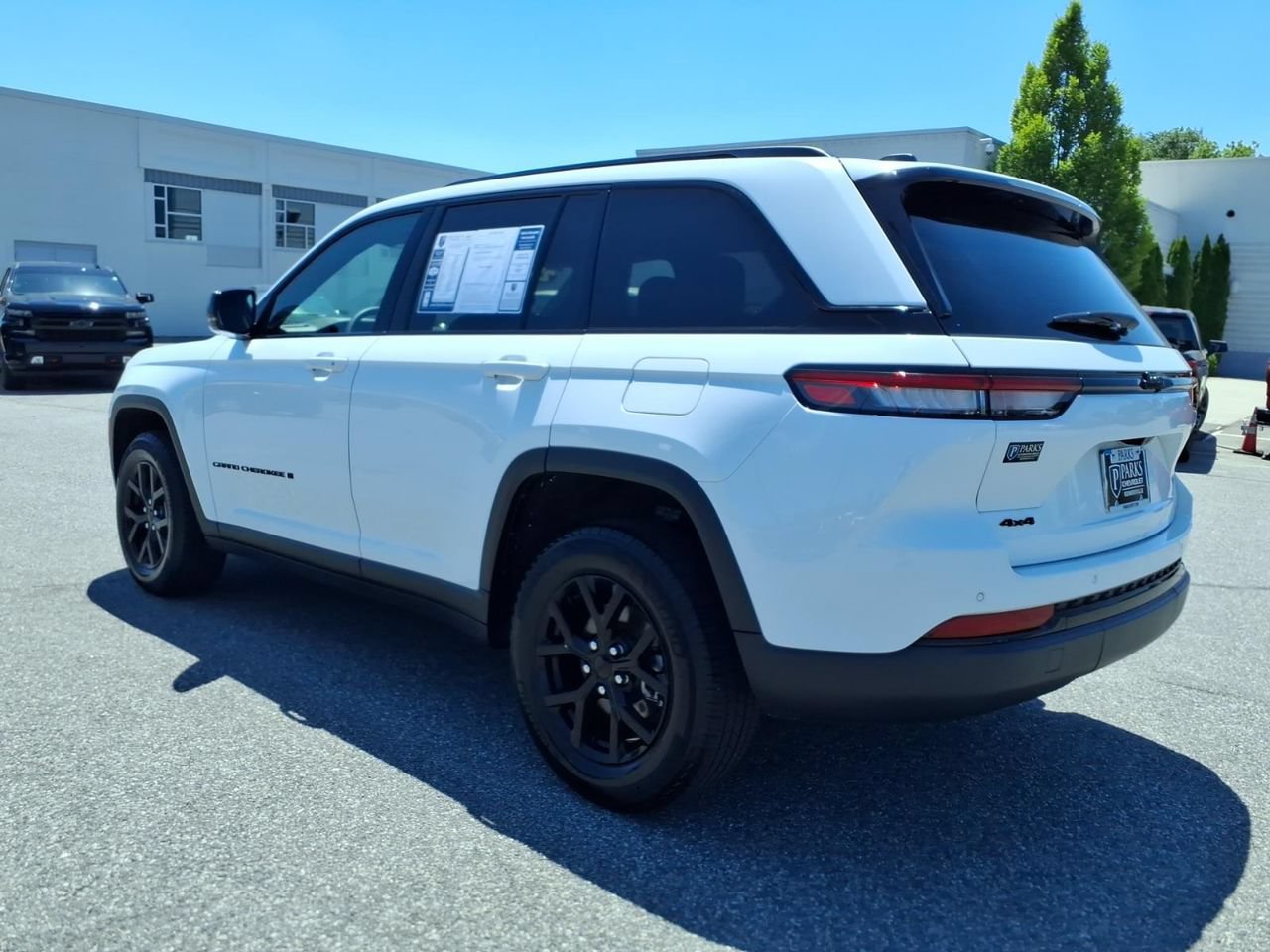 Used 2025 Jeep Grand Cherokee Altitude AWD/4WD image 25