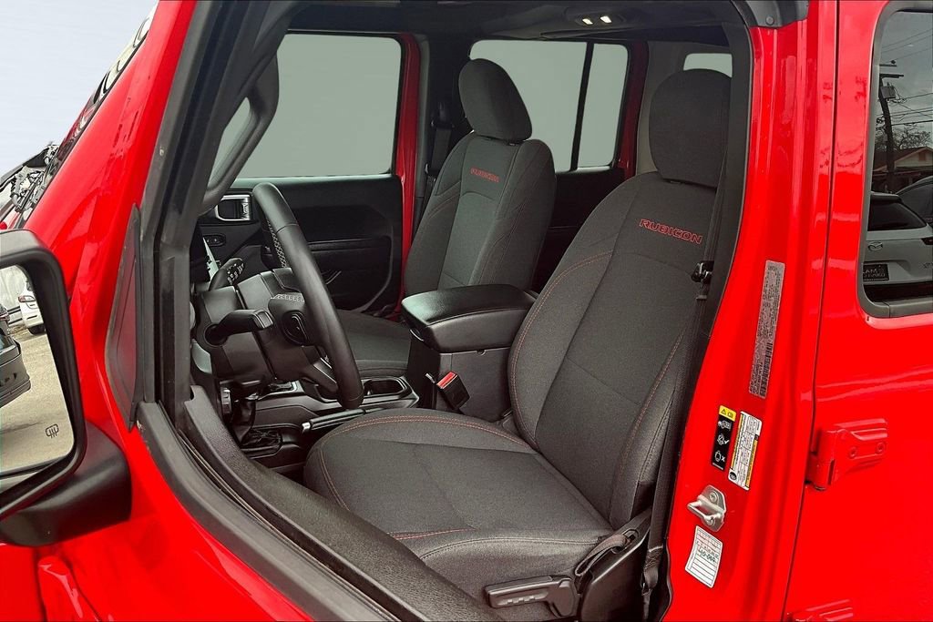 Used 2025 Jeep Wrangler Unlimited Rubicon w/ Convenience Group AWD/4WD image 22