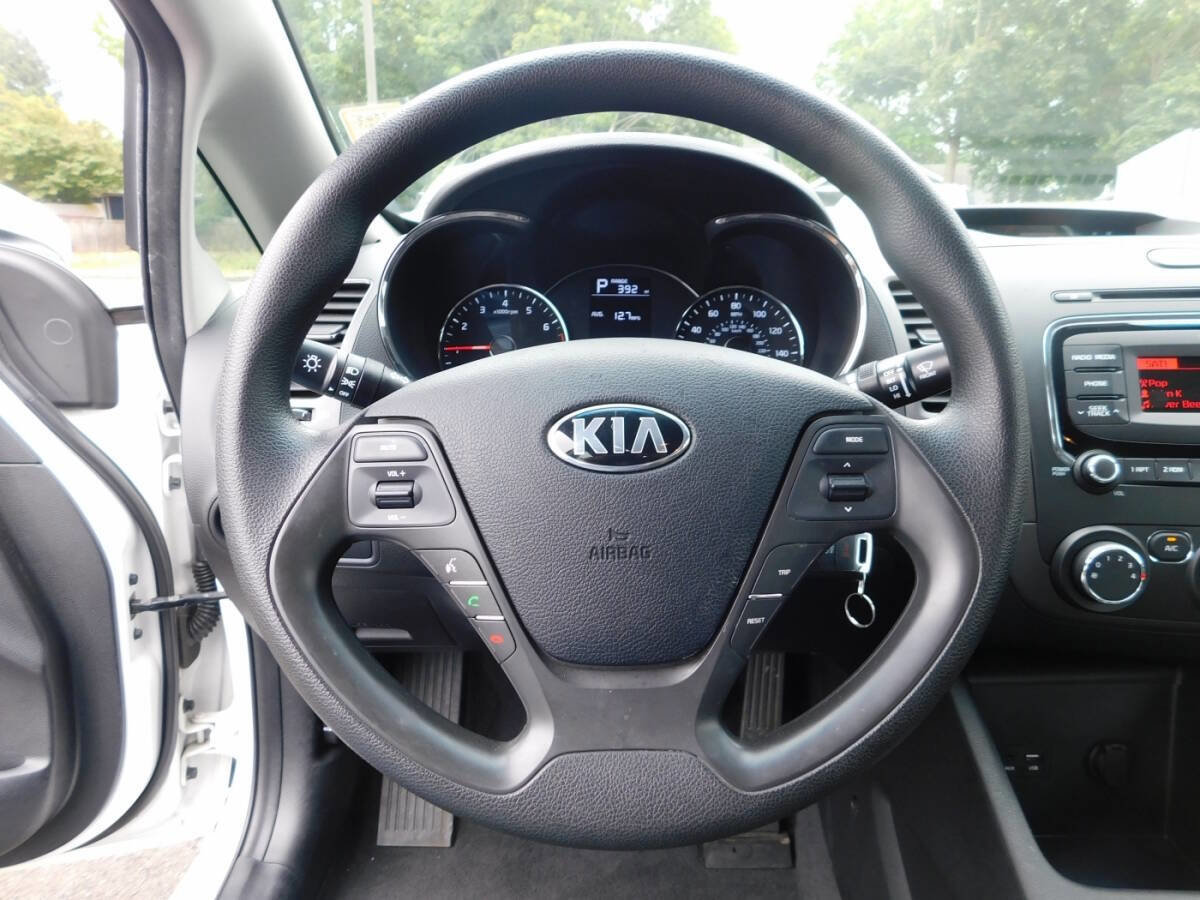 Used 2017 Kia Forte LX image 8