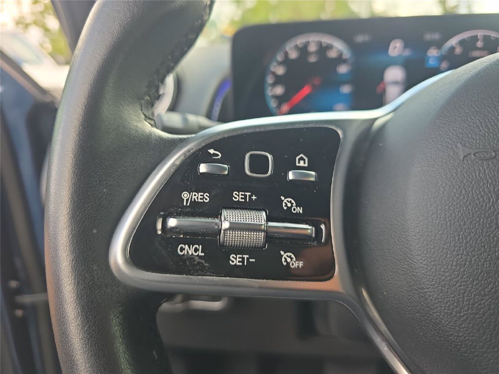 Used 2023 Mercedes-Benz GLB 250 4MATIC w/ Premium Package image 24