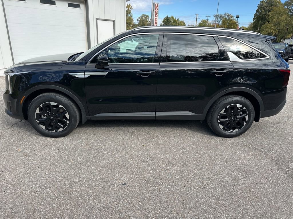 Certified 2025 Kia Sorento S image 8