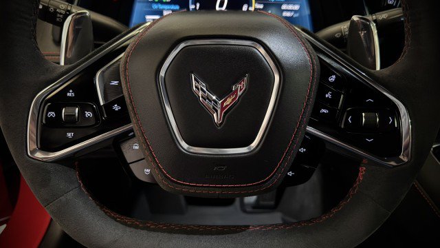Used 2024 Chevrolet Corvette Stingray Premium Cpe w/ Z51 Performance Package RWD image 10