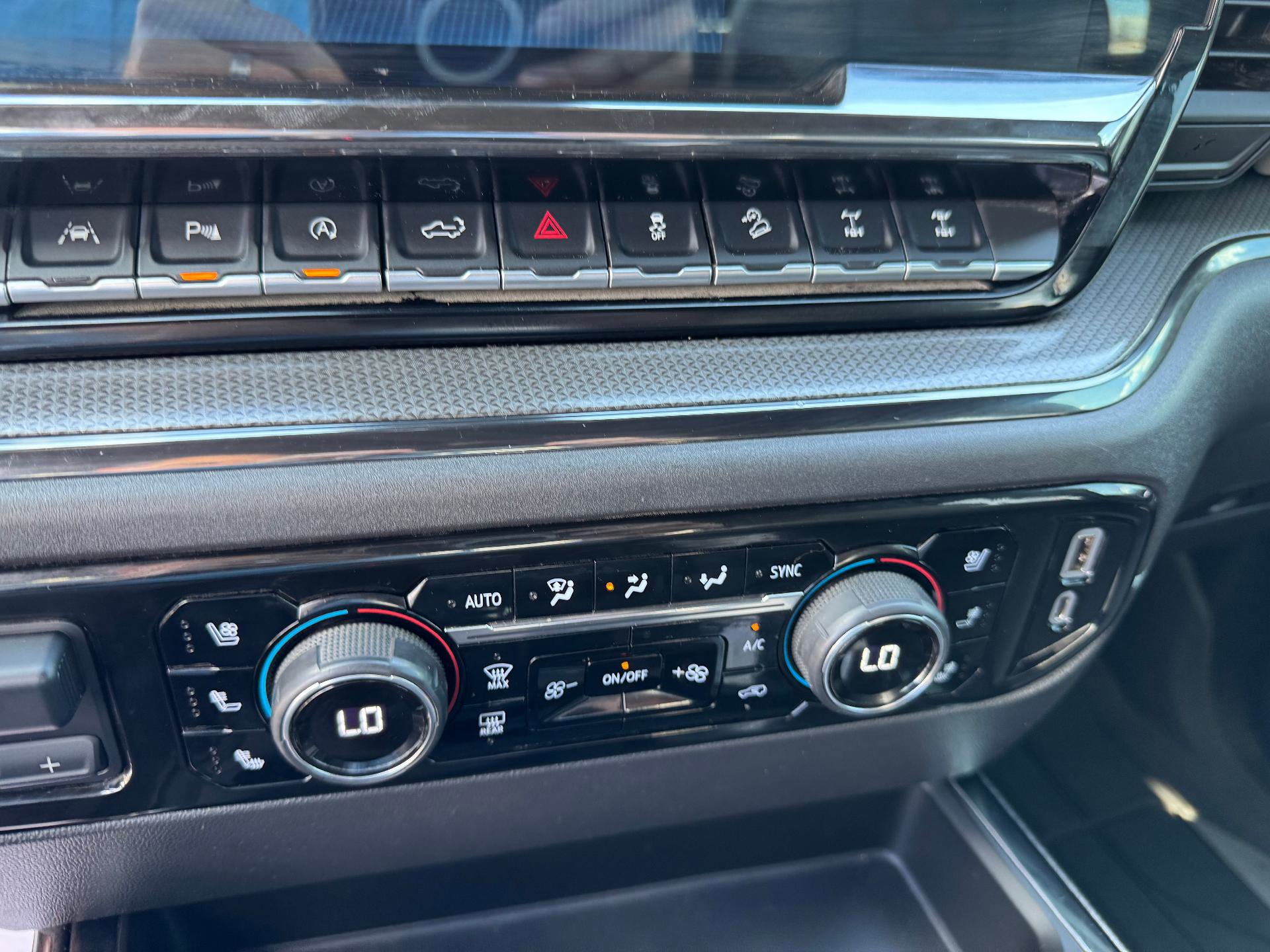 Used 2023 Chevrolet Silverado 1500 ZR2 image 34