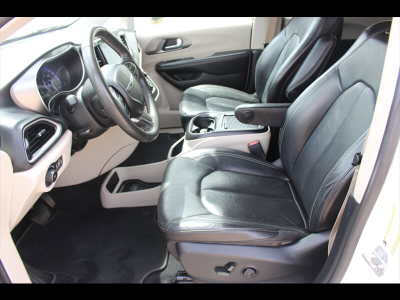 Used 2022 Chrysler Pacifica Touring-L FWD image 22