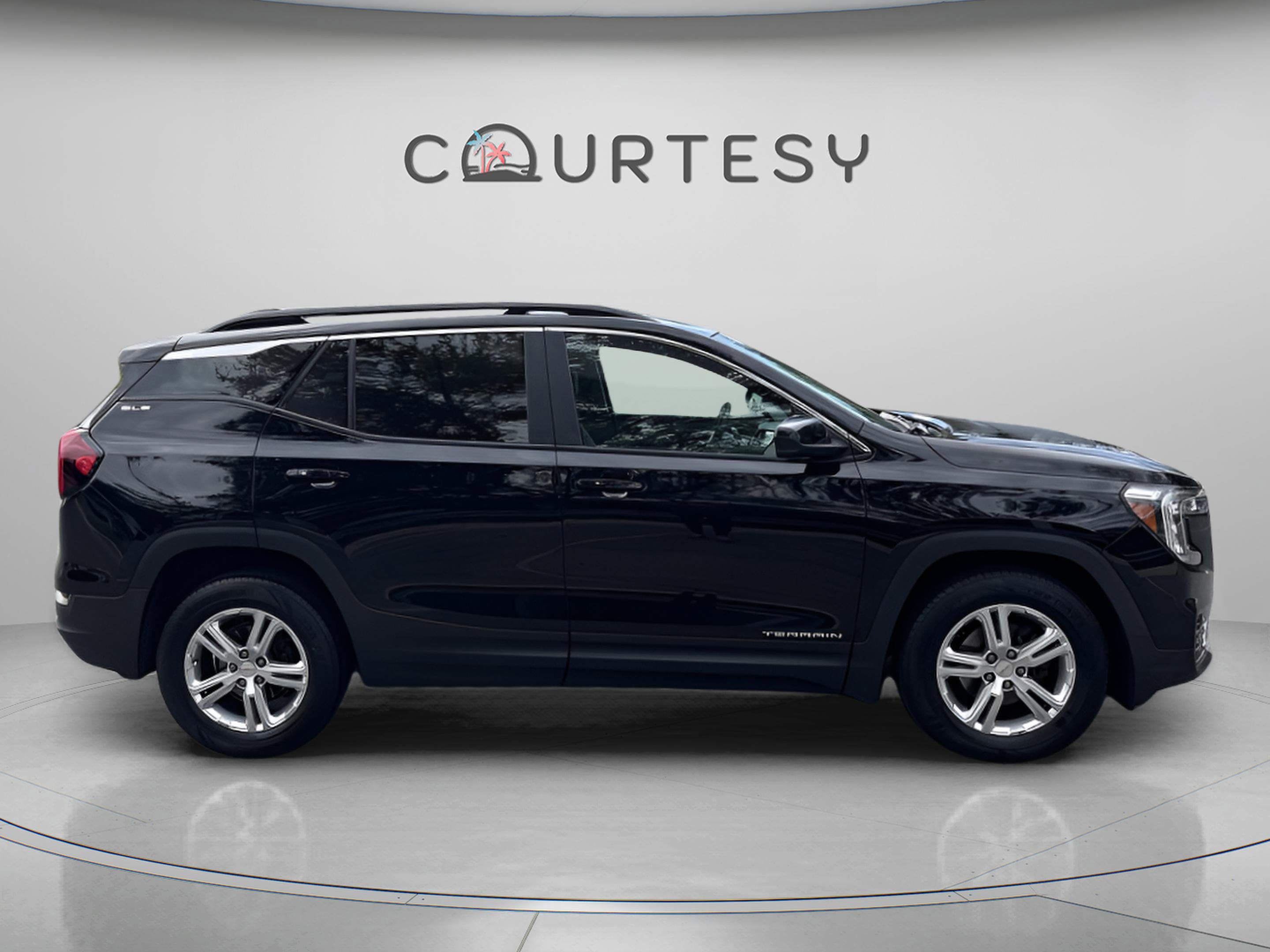 Used 2022 GMC Terrain SLE w/ Driver Convenience Package image 8