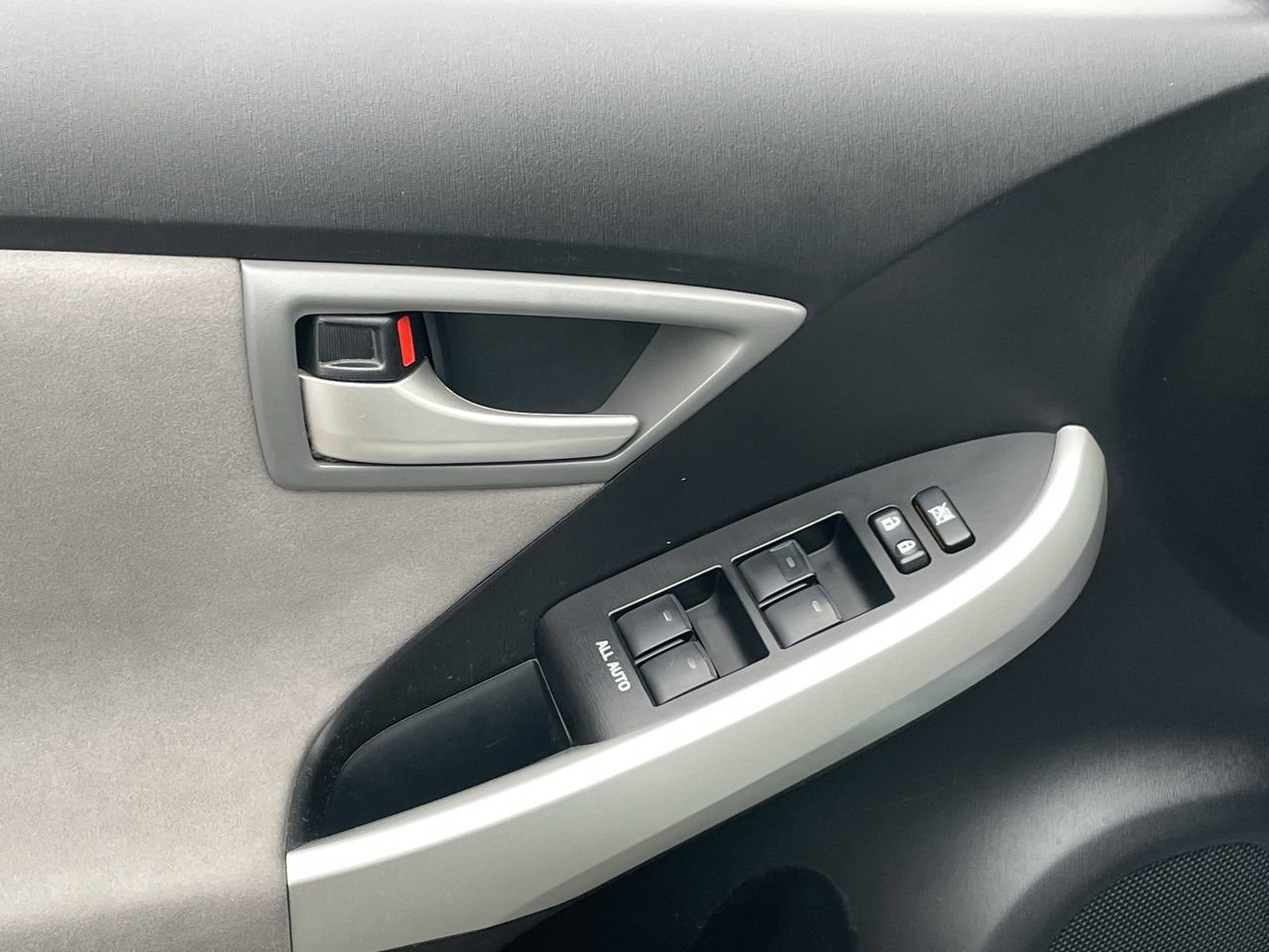 Used 2014 Toyota Prius Three image 29