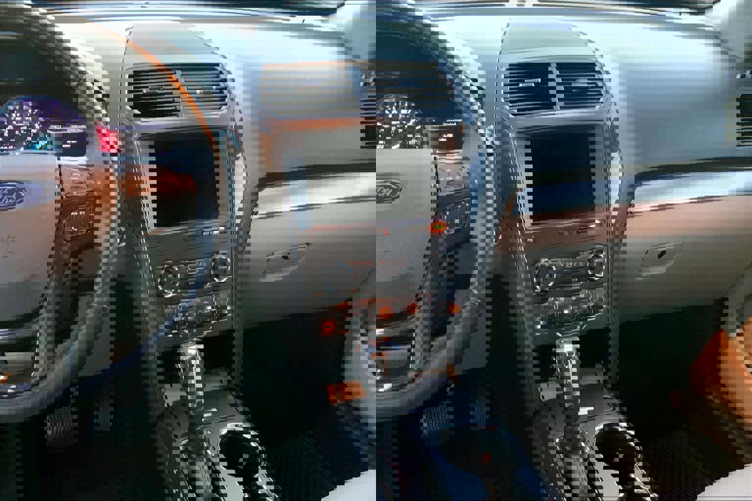 Used 2018 Ford Explorer XLT w/ Equipment Group 202A image 7