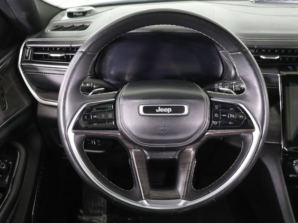 Used 2022 Jeep Grand Cherokee Overland w/ Luxury Tech Group IV AWD/4WD image 48
