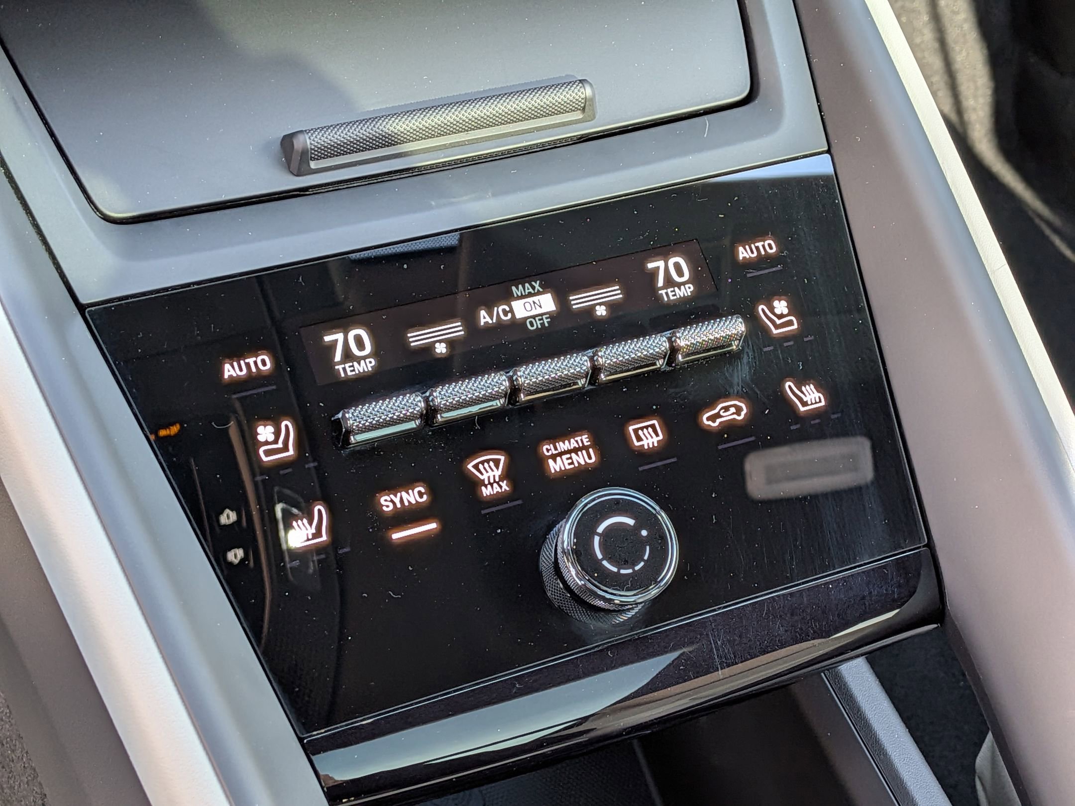 Certified 2025 Porsche Macan 4S Electric AWD/4WD image 17
