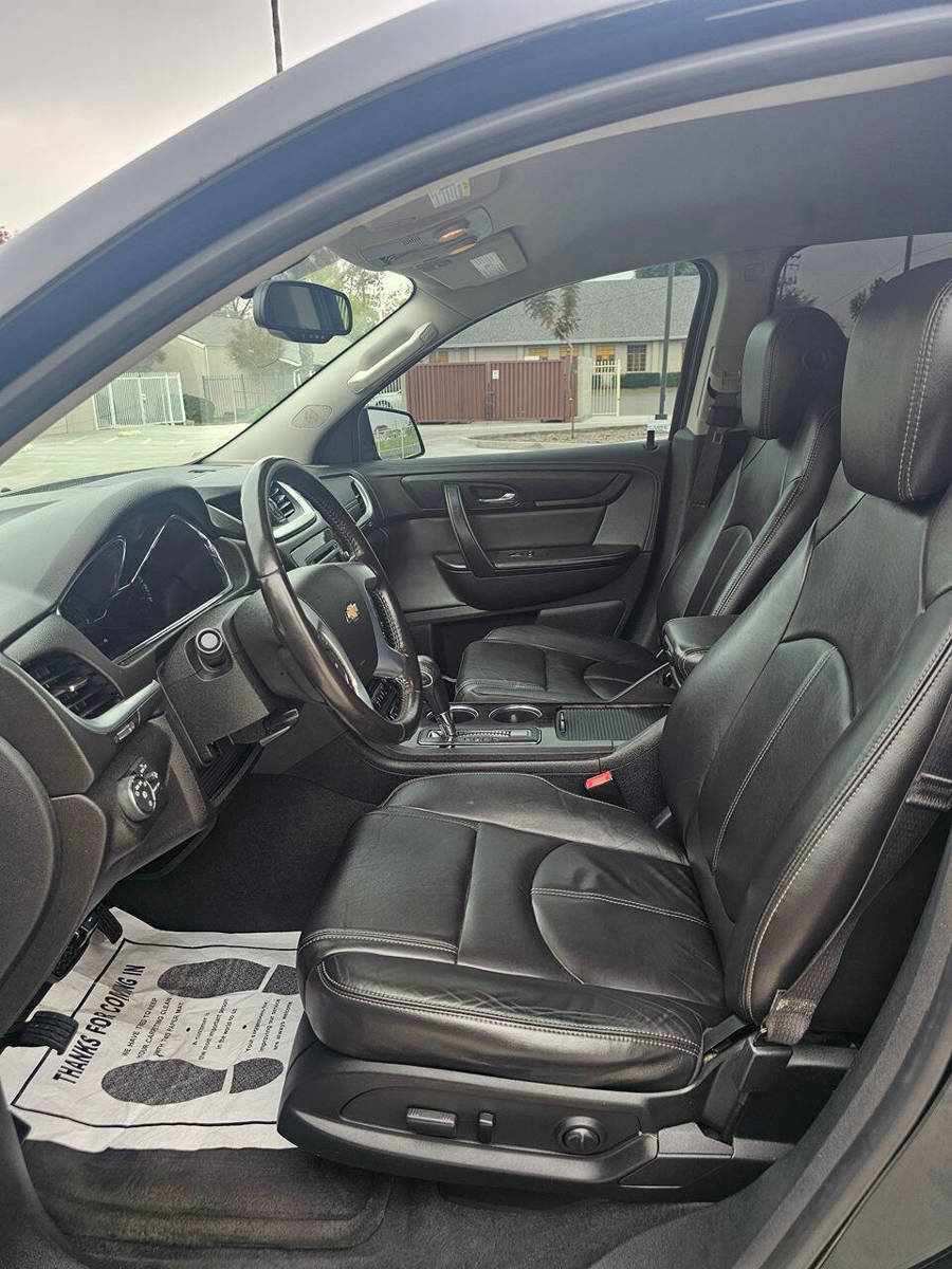 Used 2017 Chevrolet Traverse LT image 9
