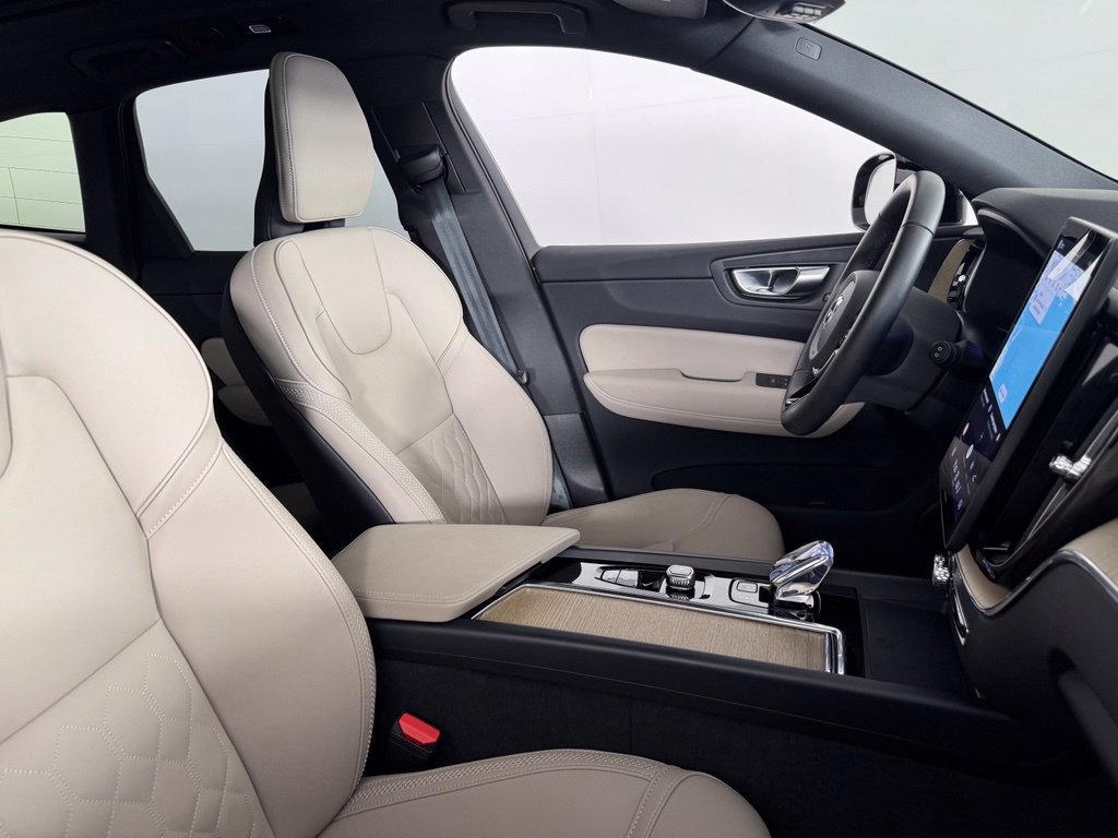 Certified 2026 Volvo XC60 B5 Plus AWD/4WD image 2