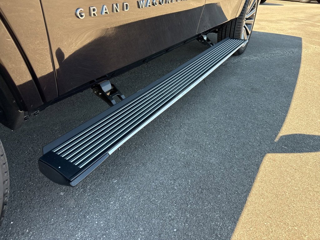 Used 2023 Jeep Grand Wagoneer L Series II image 18