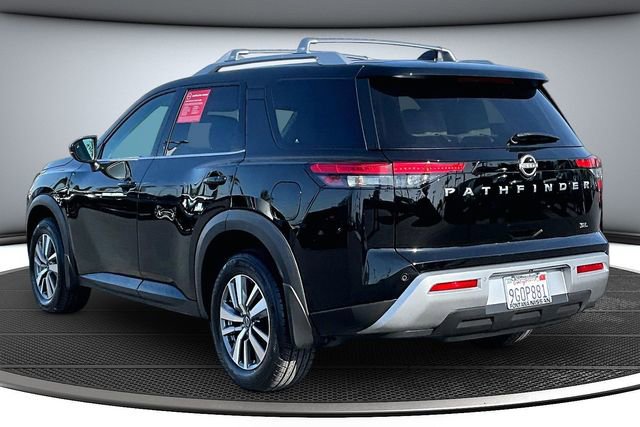 Certified 2023 Nissan Pathfinder SL FWD image 4