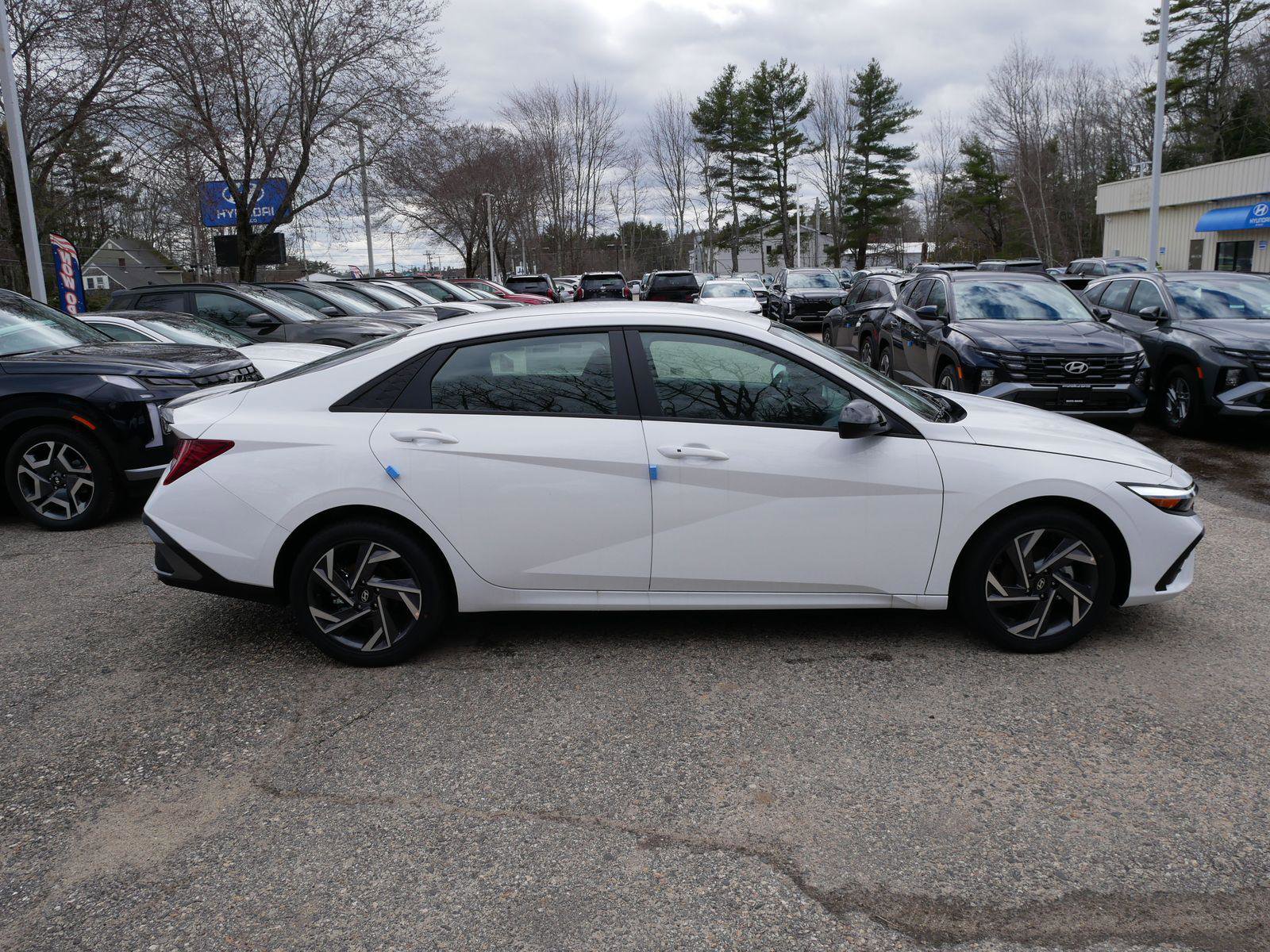 New 2025 Hyundai Elantra SEL image 4