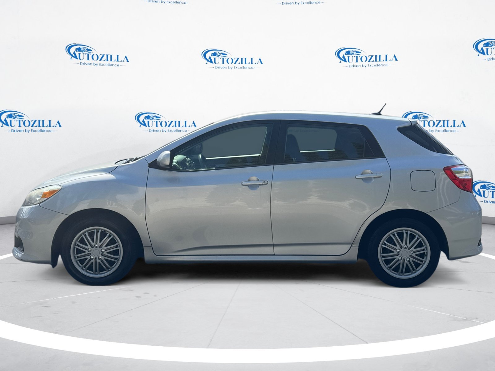 Used 2013 Toyota Matrix L FWD image 2