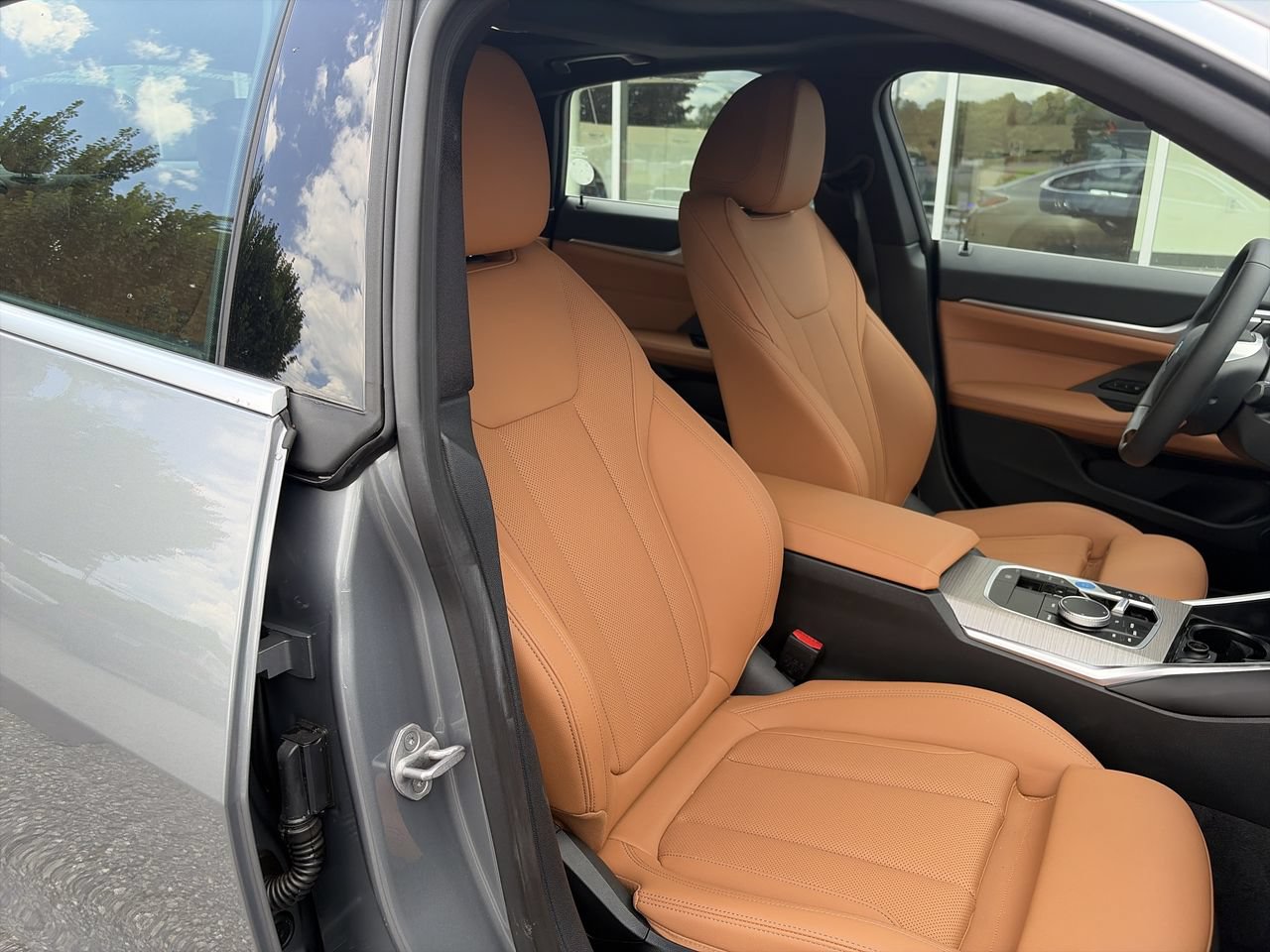 Used 2026 BMW i4 eDrive40 w/ Premium Package RWD image 37