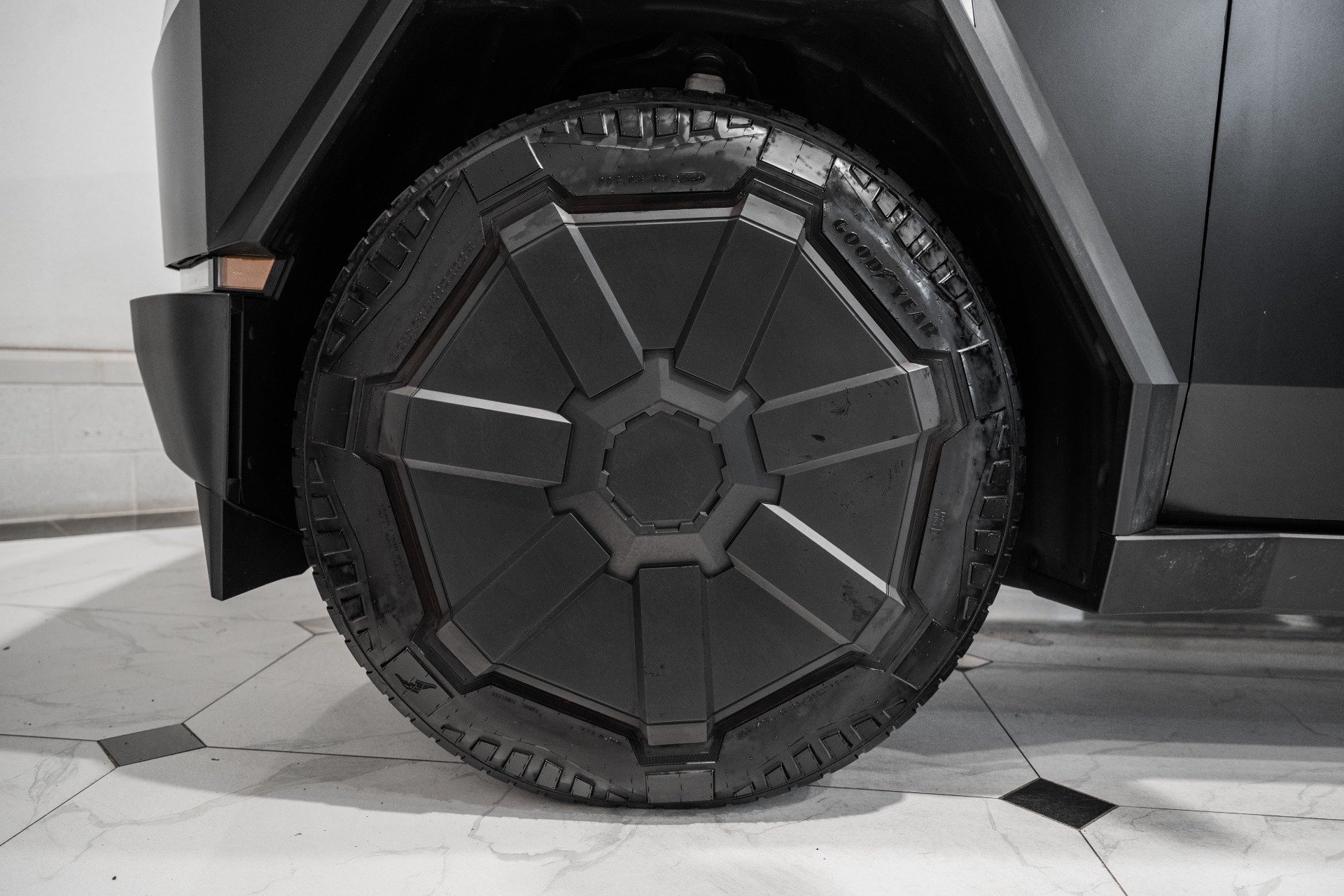 Used 2024 Tesla Cybertruck Cyberbeast AWD/4WD image 11