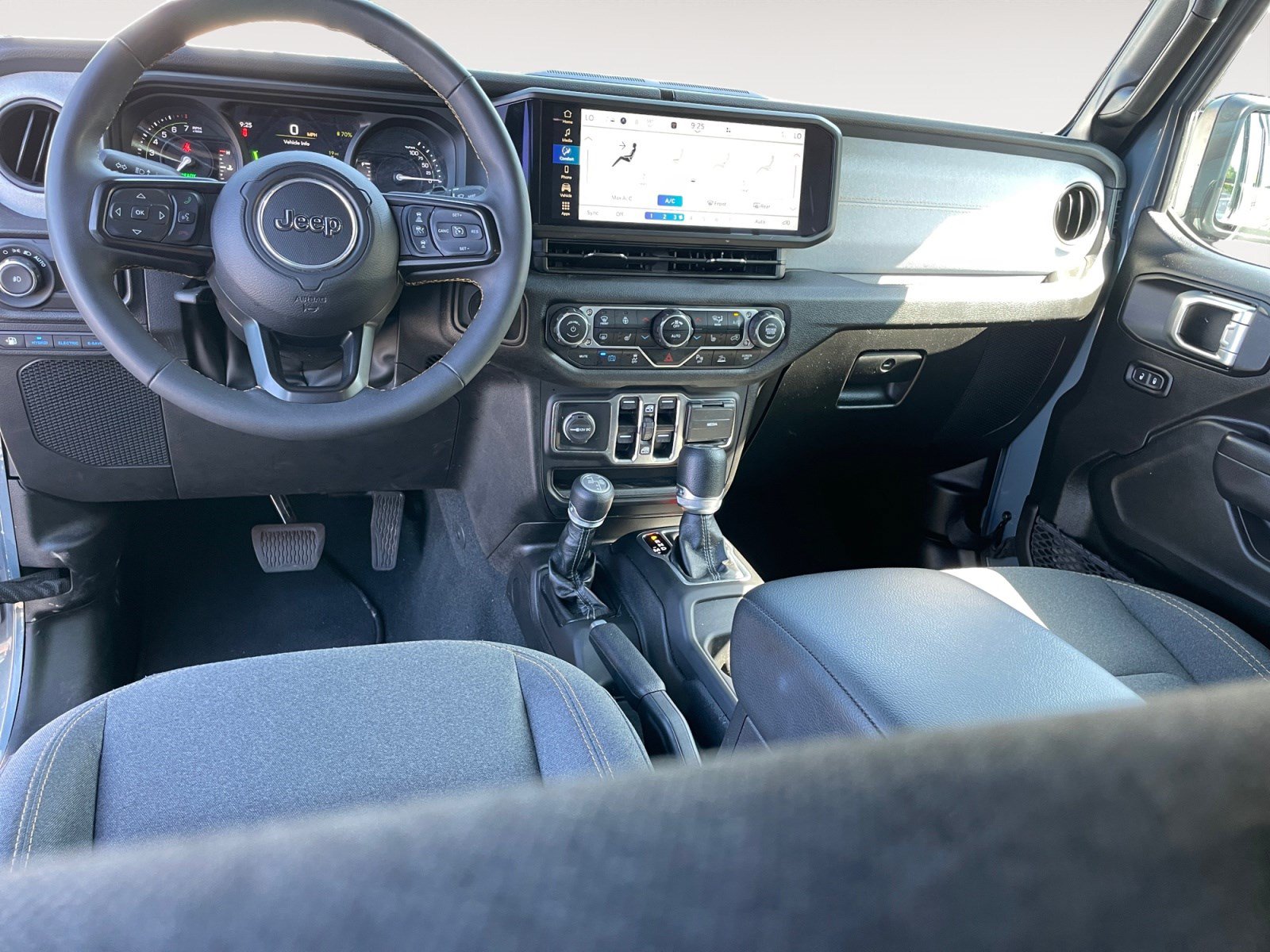 Used 2024 Jeep Wrangler Unlimited w/ Convenience Group AWD/4WD image 11