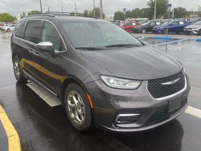 Used 2023 Chrysler Pacifica Limited image 2