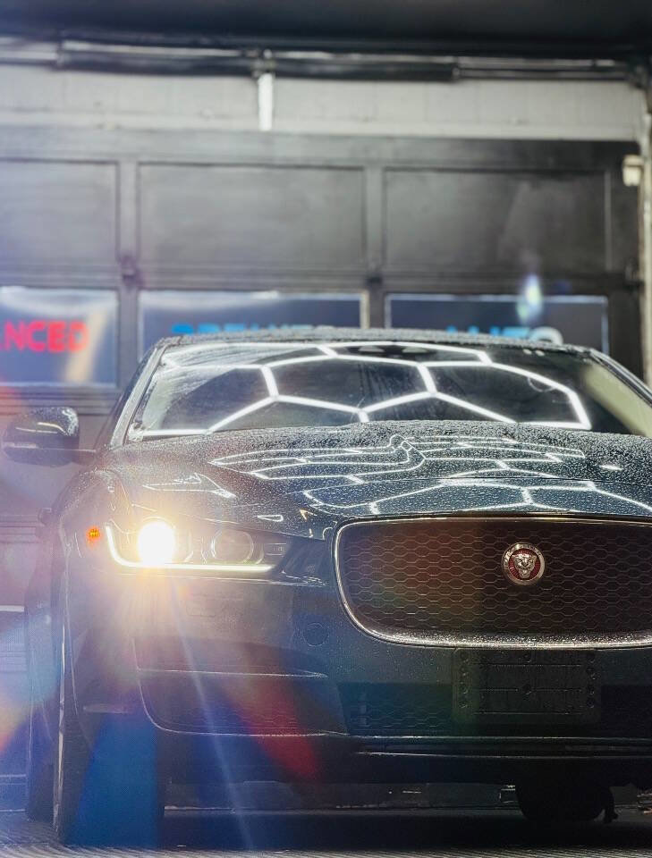 Used 2017 Jaguar XE Premium image 3