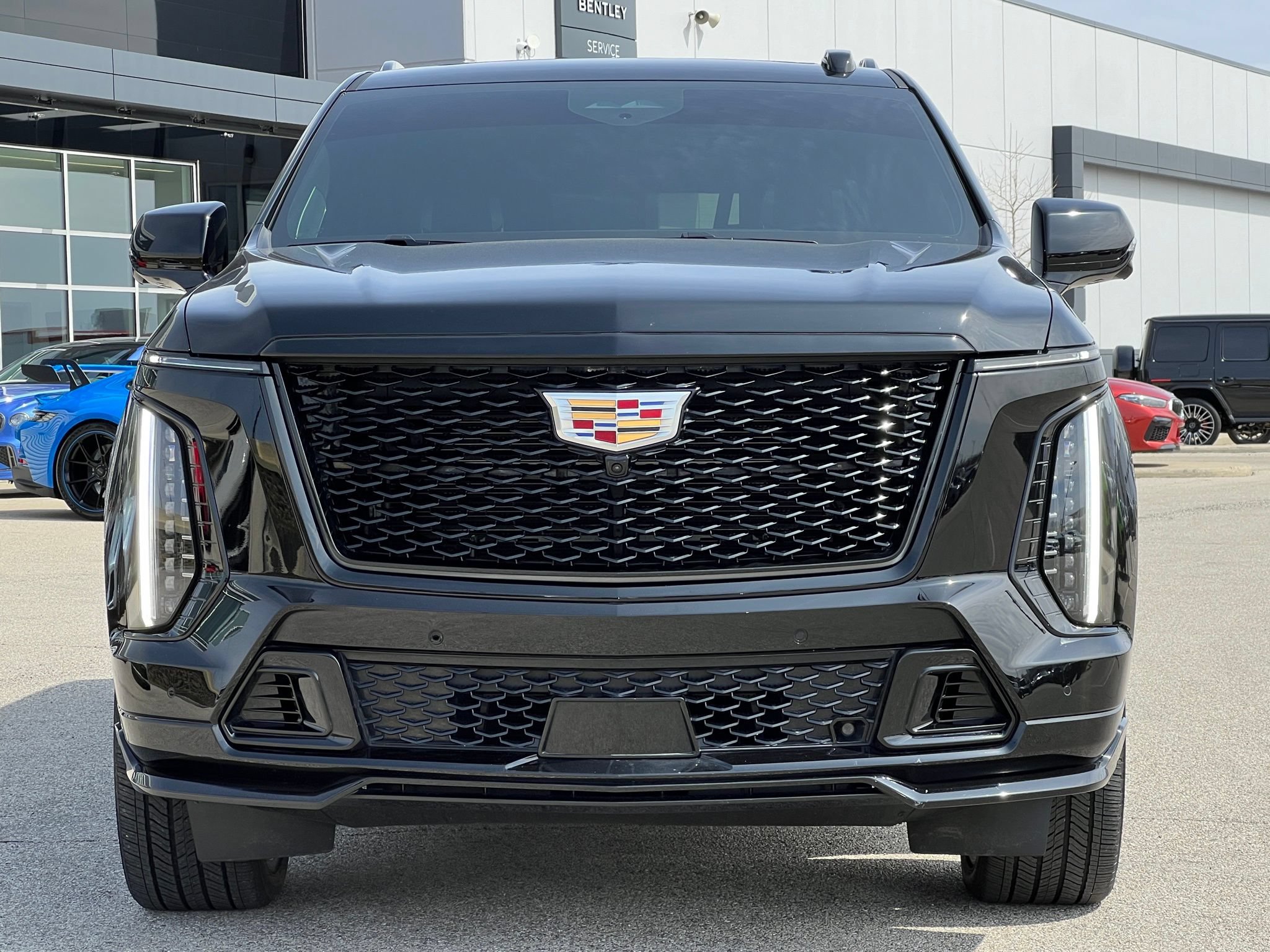 Used 2025 Cadillac Escalade ESV V AWD/4WD image 6