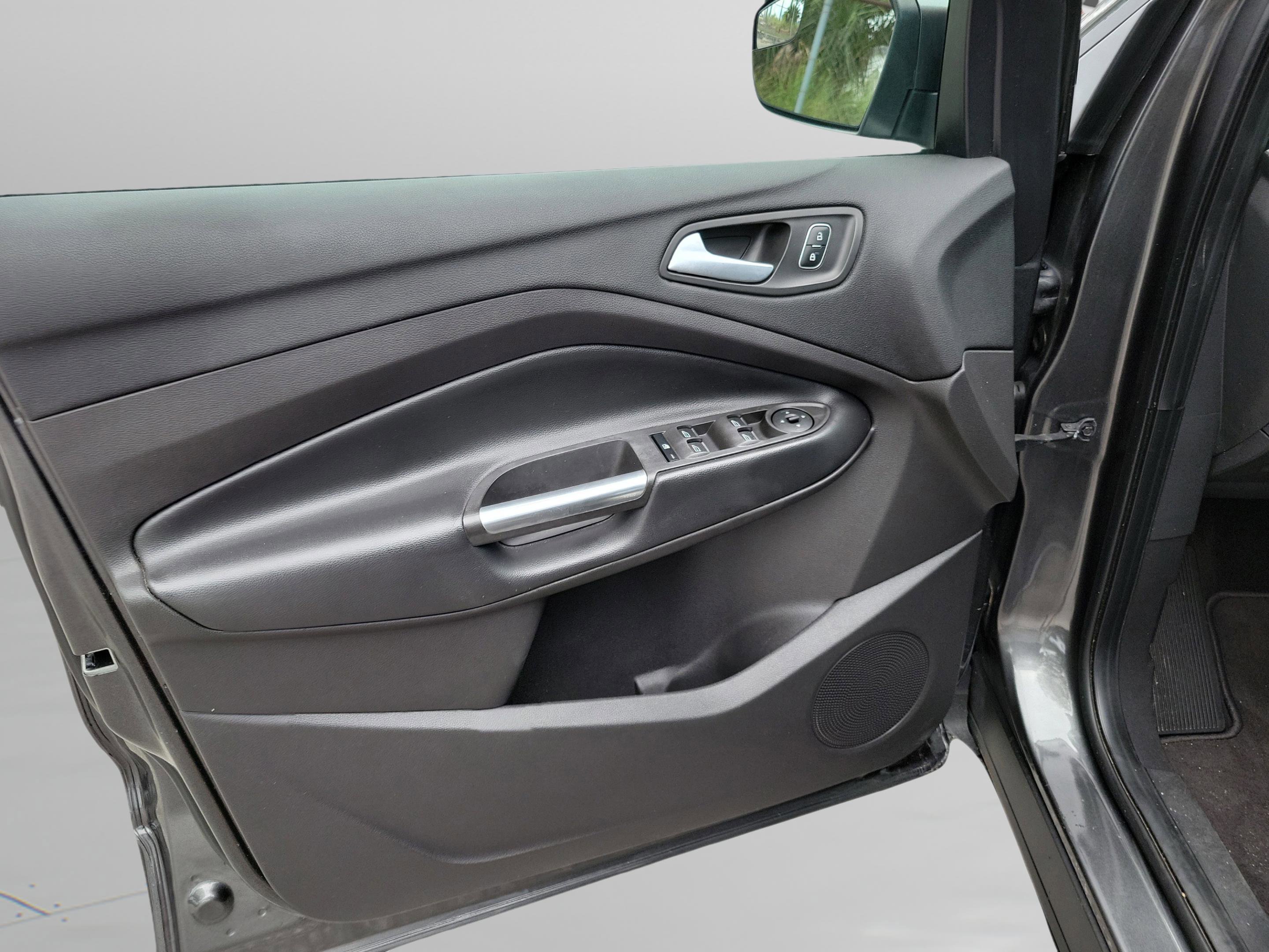 Used 2019 Ford Escape SE FWD image 14