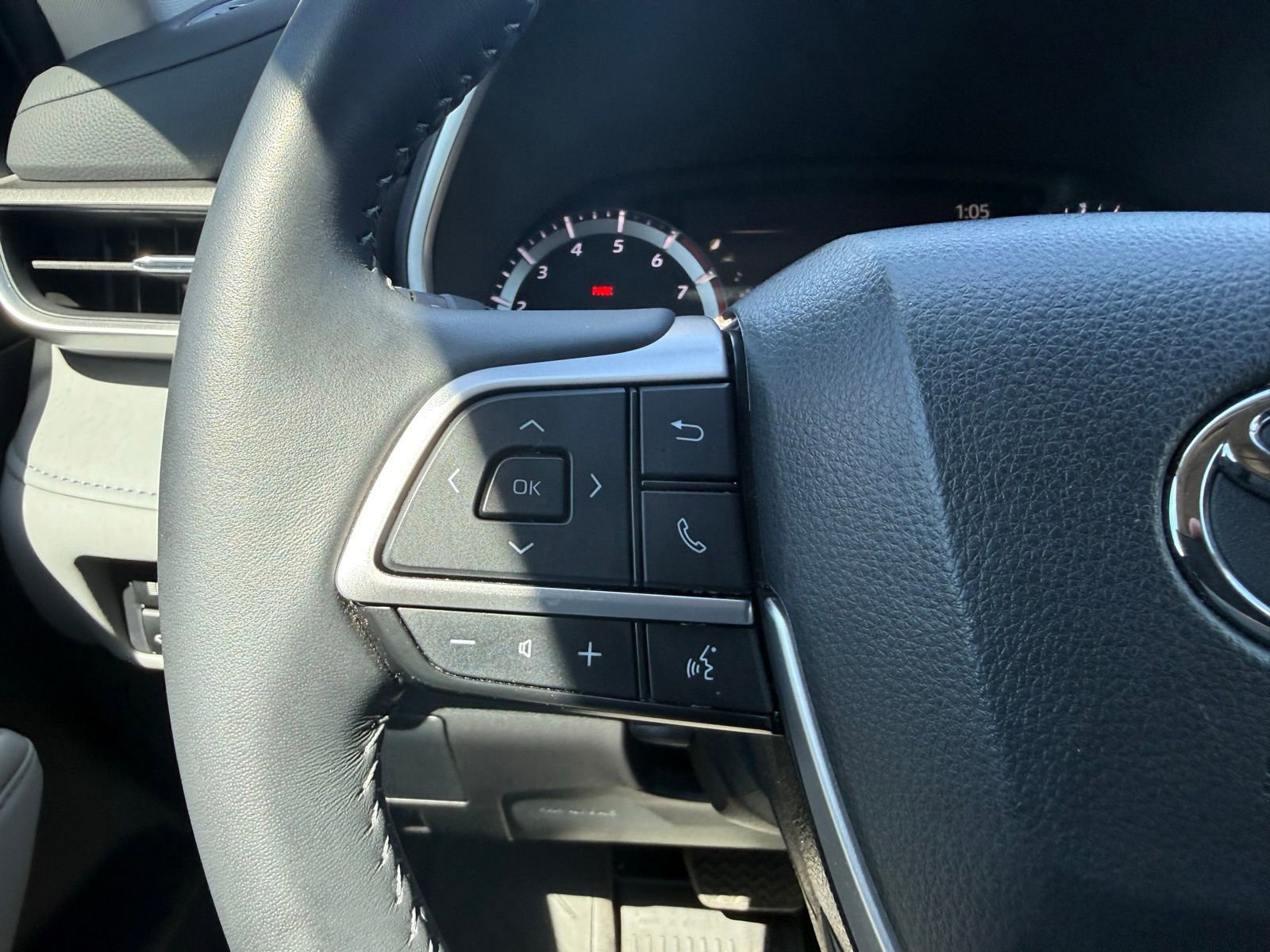 Used 2024 Toyota Highlander XLE AWD/4WD image 18