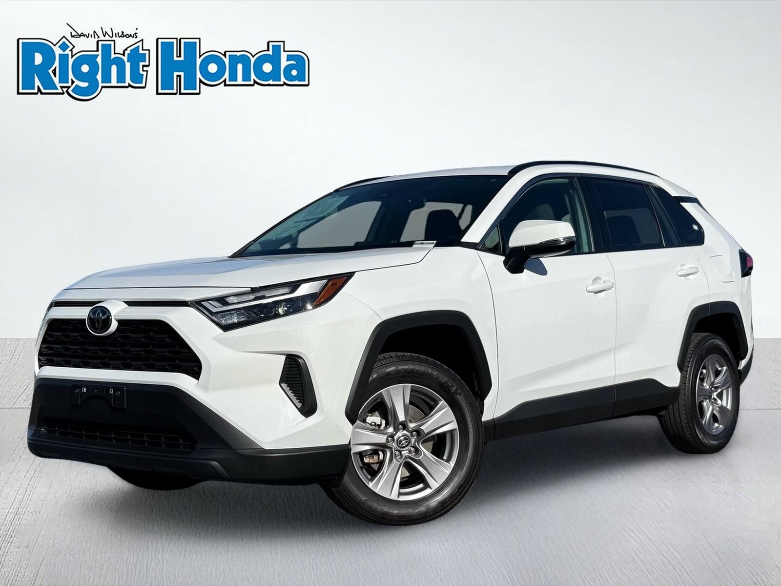 Used 2025 Toyota RAV4 XLE AWD/4WD image 2