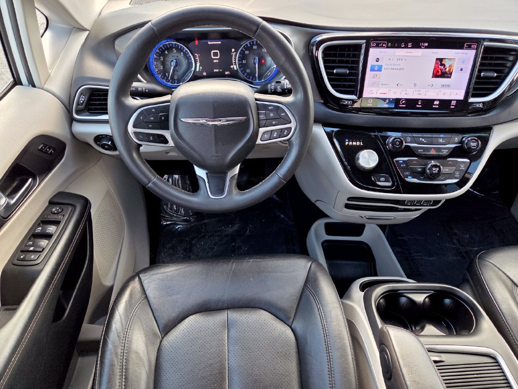 Used 2022 Chrysler Pacifica Touring-L FWD image 15